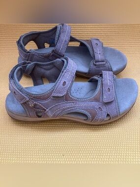 Earth Origins Beverly Walking Sandal size 8.5 w